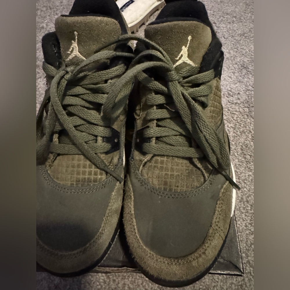 SOLD….Jordan 4 Retro SE / OLIVE BOYS 2Y